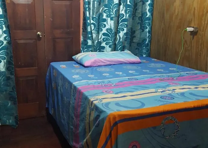 Bullas Cozy Hideaway Hostal *